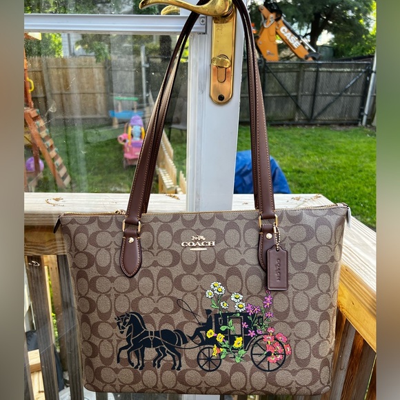 NWT Coach Gallery Tote Horse and Carriage - Picture 7 of 11